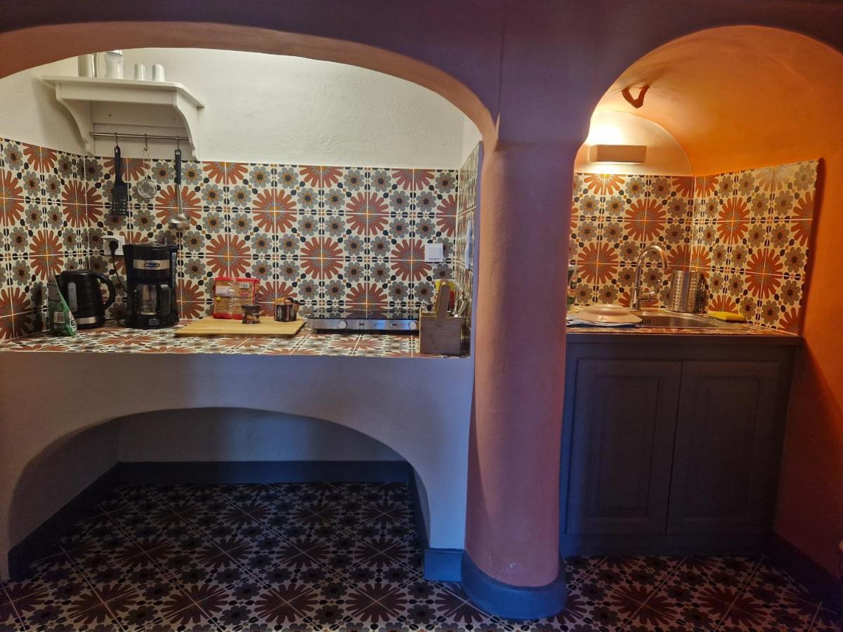St.Mammas Traditional Apartment メッサリア エクステリア 写真