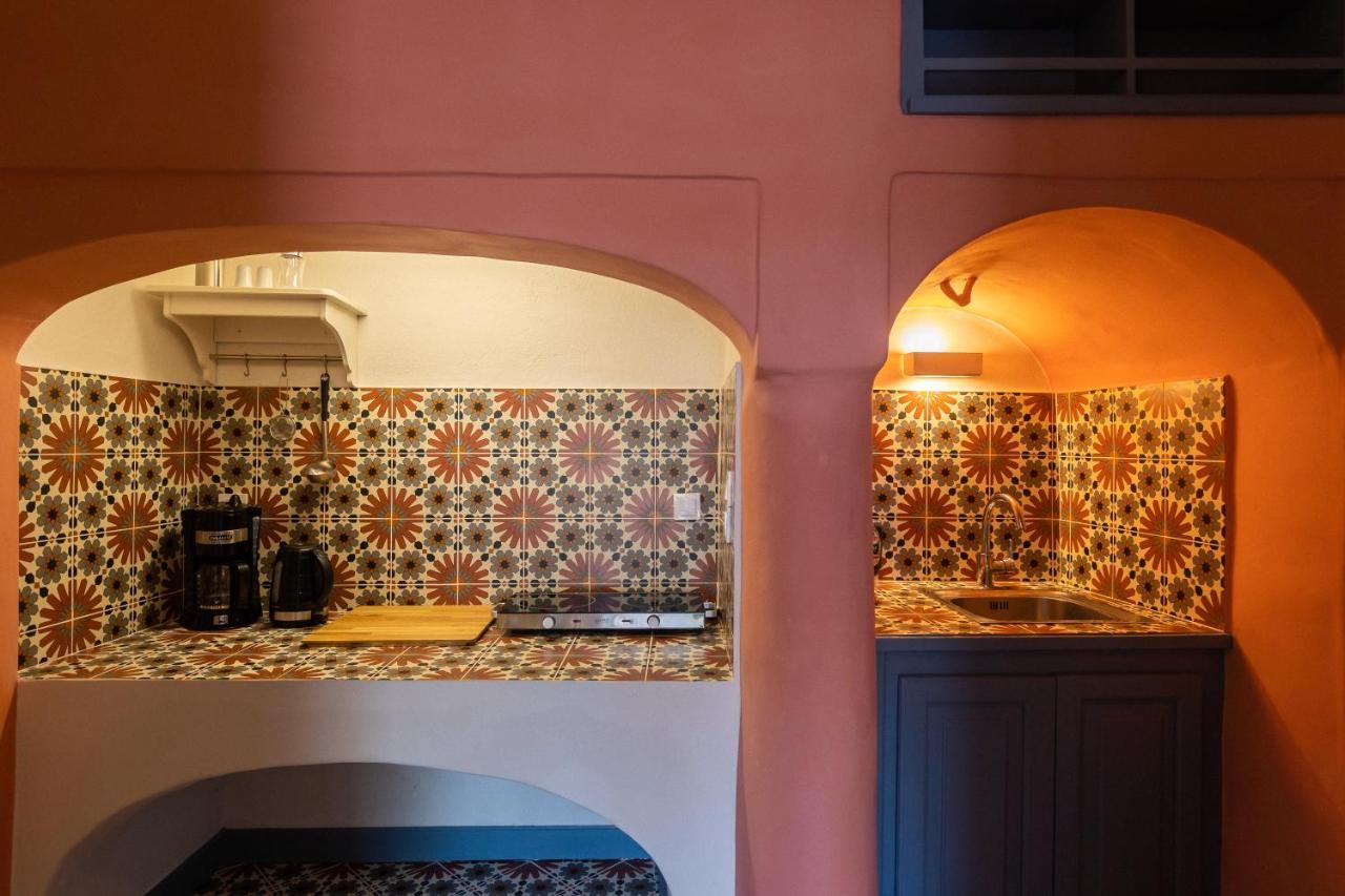 St.Mammas Traditional Apartment メッサリア エクステリア 写真