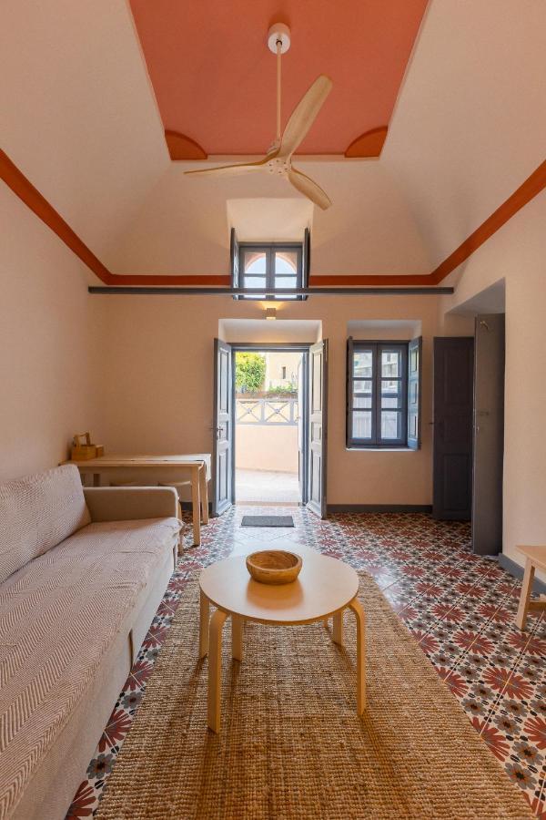 St.Mammas Traditional Apartment メッサリア エクステリア 写真