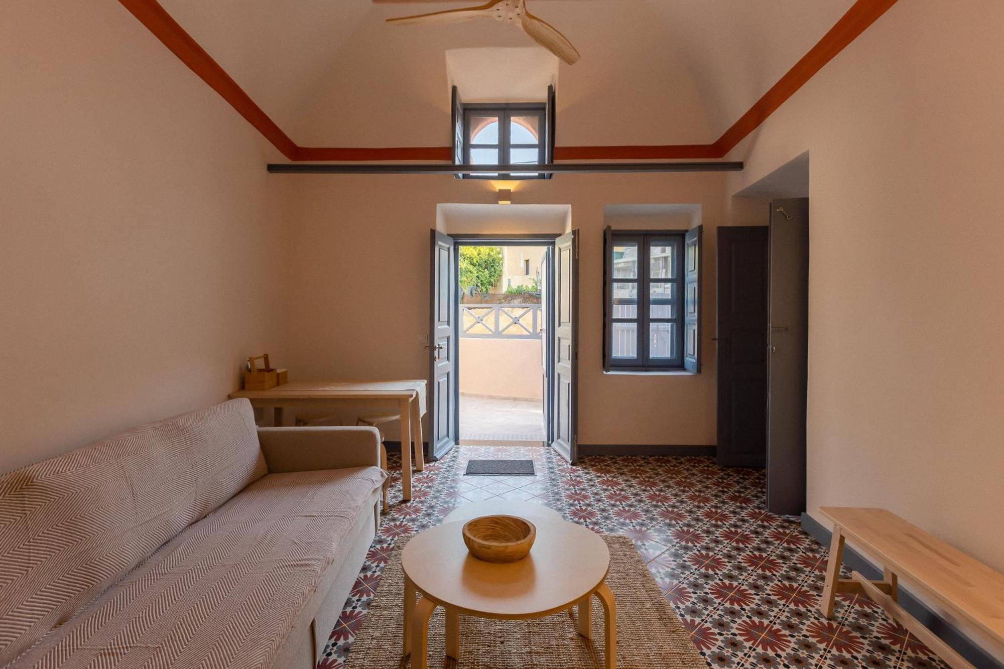 St.Mammas Traditional Apartment メッサリア エクステリア 写真